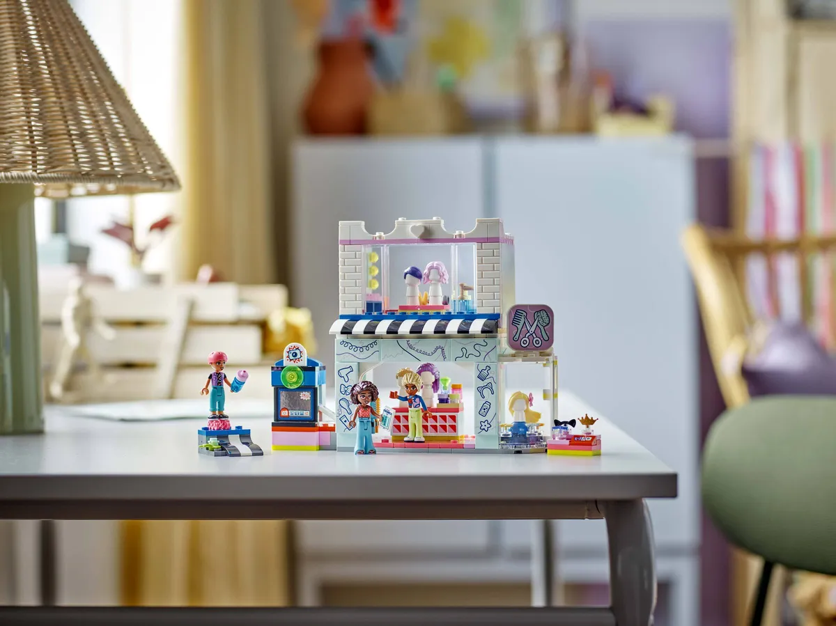 LEGO Hair Salon and Accessories Store (42662) - Bild 10