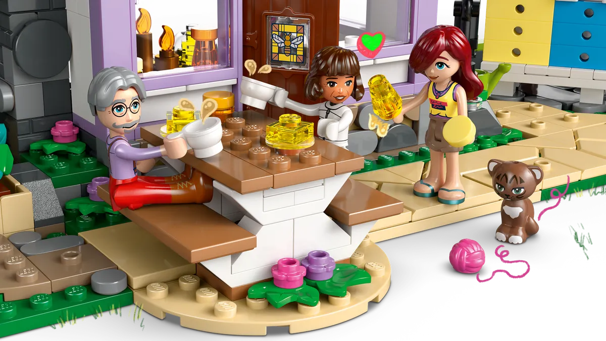 LEGO Beekeepers' House and Flower Garden (42669) - Bild 2