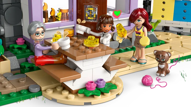 Beekeepers' House and Flower Garden fra LEGO – produktbillede 3 af 12