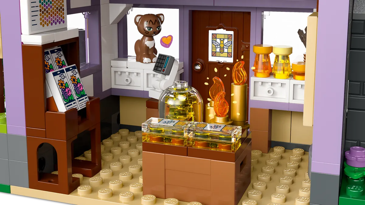 LEGO Beekeepers' House and Flower Garden (42669) - Bild 3