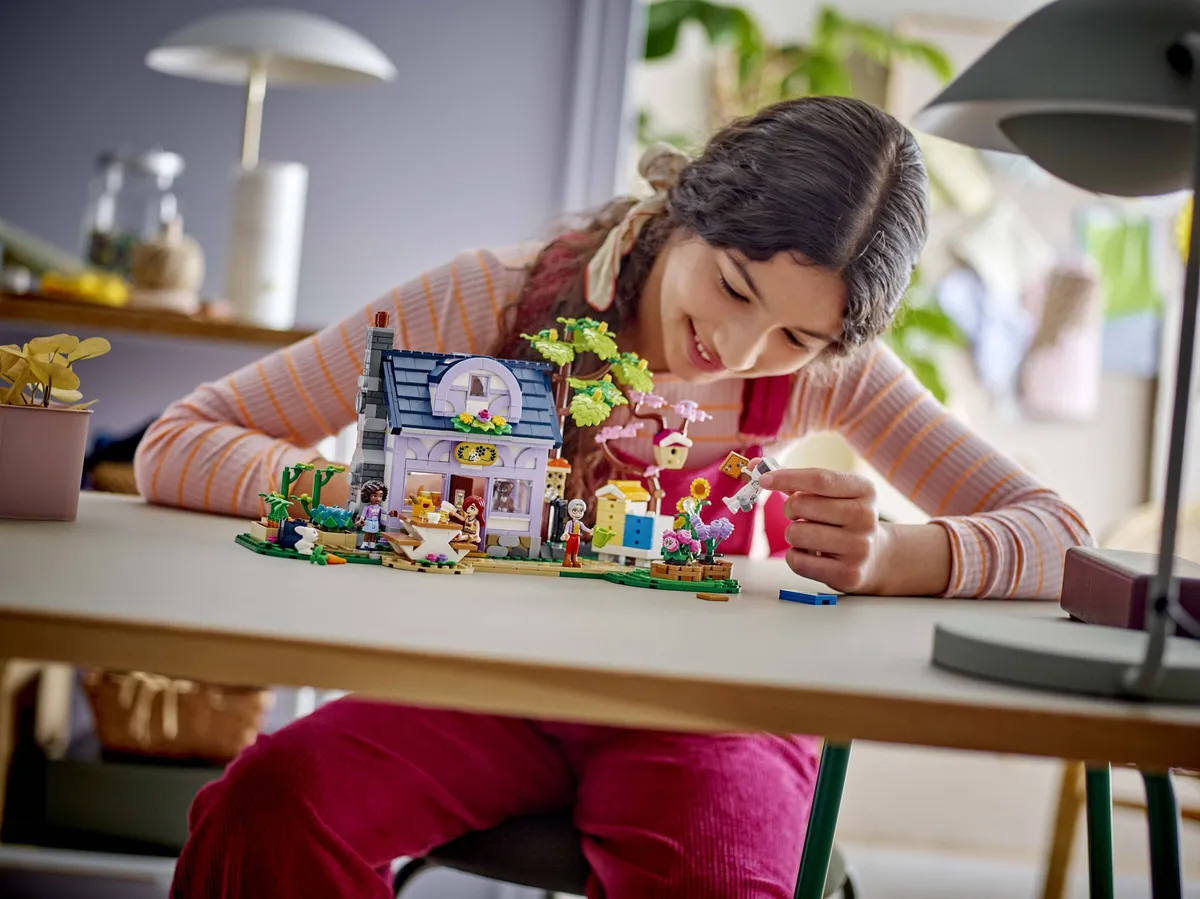 LEGO Beekeepers' House and Flower Garden (42669) - Bild 7