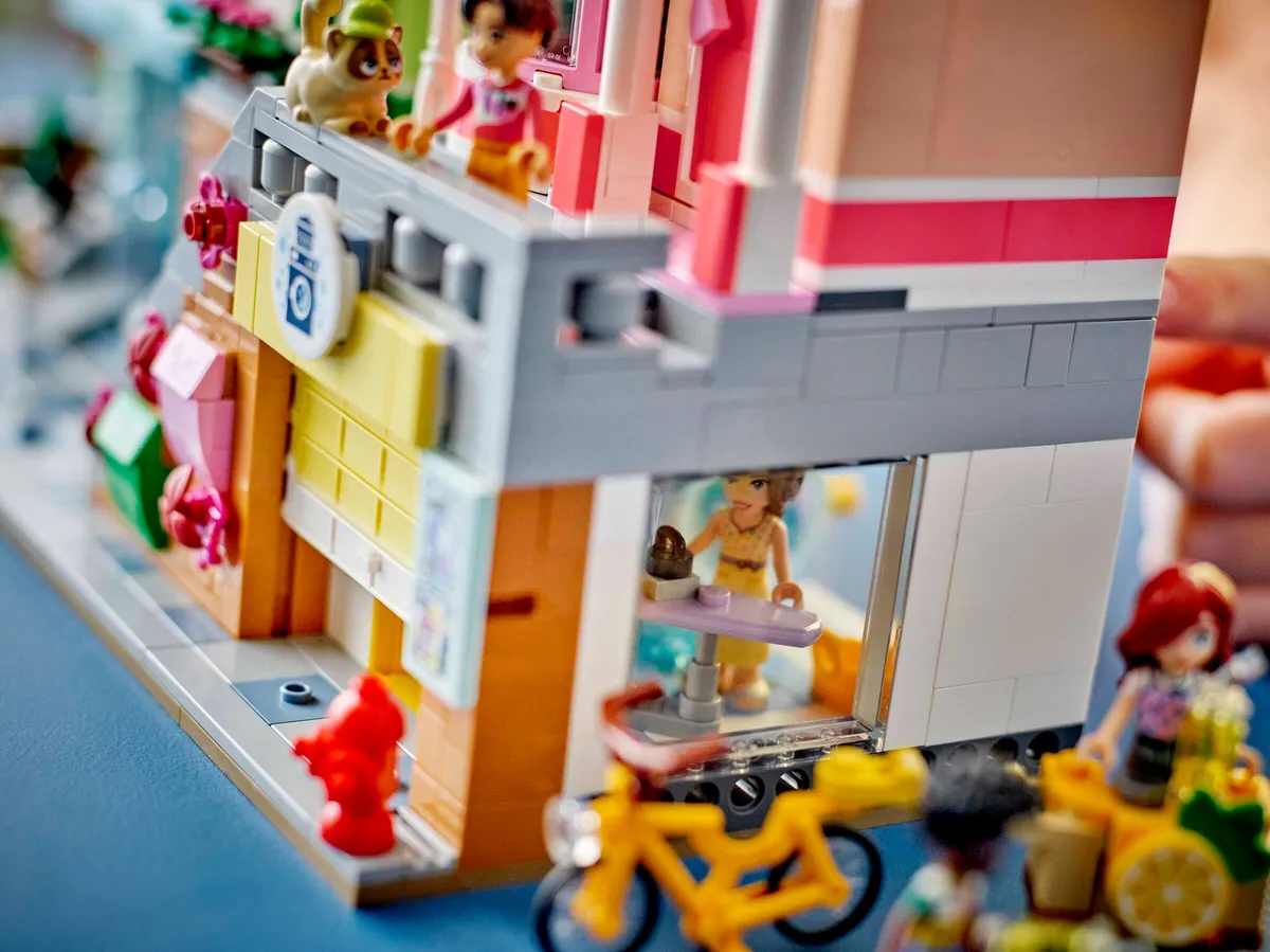 LEGO Heartlake City Apartments and Stores (42670) - afbeelding 9