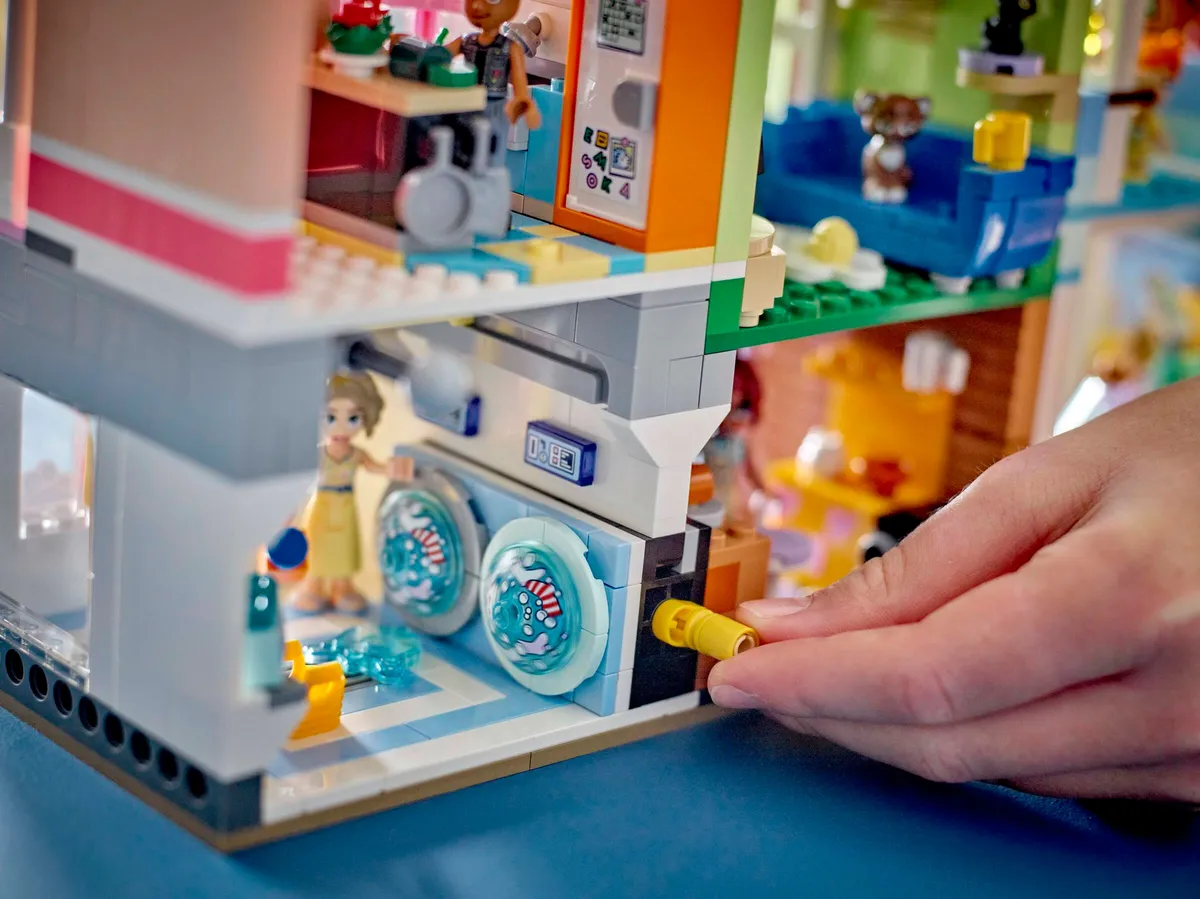 LEGO Heartlake City Apartments and Stores (42670) - afbeelding 7