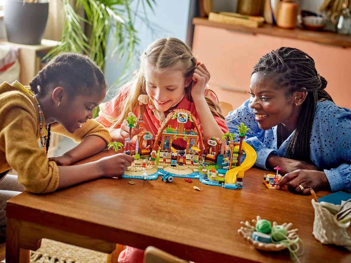 LEGO Family Vacation Beach Resort (42673) - Bild 7