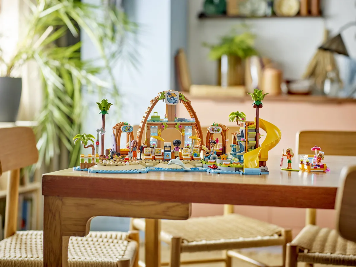LEGO Family Vacation Beach Resort (42673) - Bild 8
