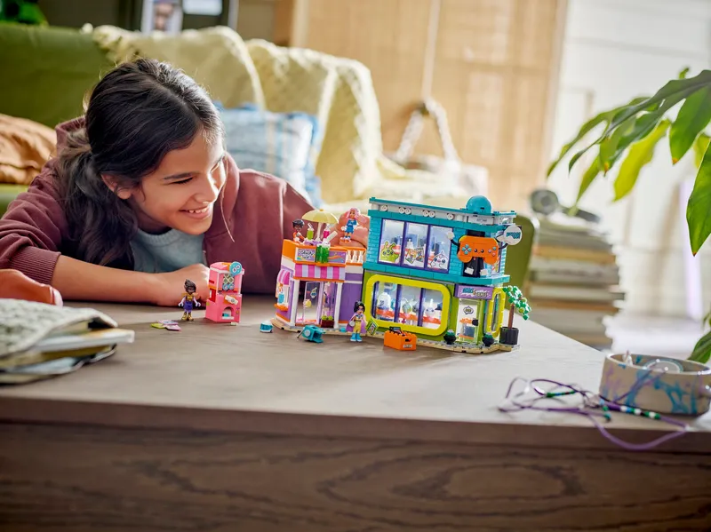 Comic Book and Game Store von LEGO – Produktfoto 7 von 11