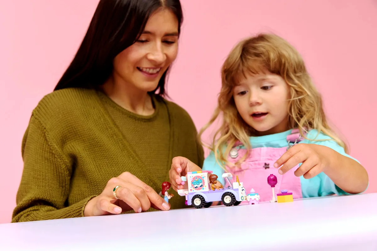 LEGO Unicorn Cake Delivery Car (42675) - Bild 5