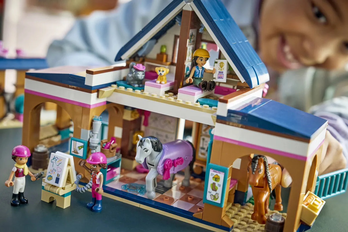 LEGO Horse Stable and Riding Academy (42688) - Bild 8