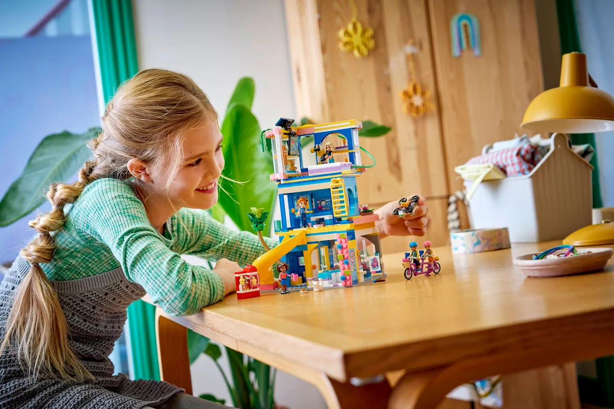 LEGO Heartlake City Friends Club House (42689) - Bild 7