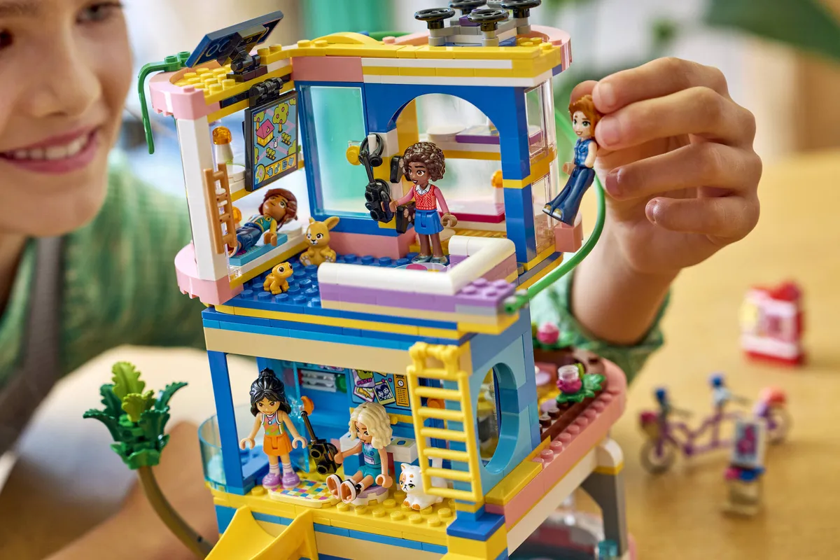 LEGO Heartlake City Friends Club House (42689) - Bild 8