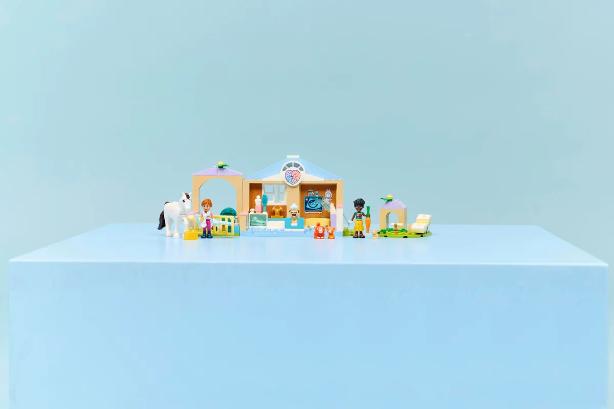 LEGO Animal Vet Clinic (42696) - Bild 8