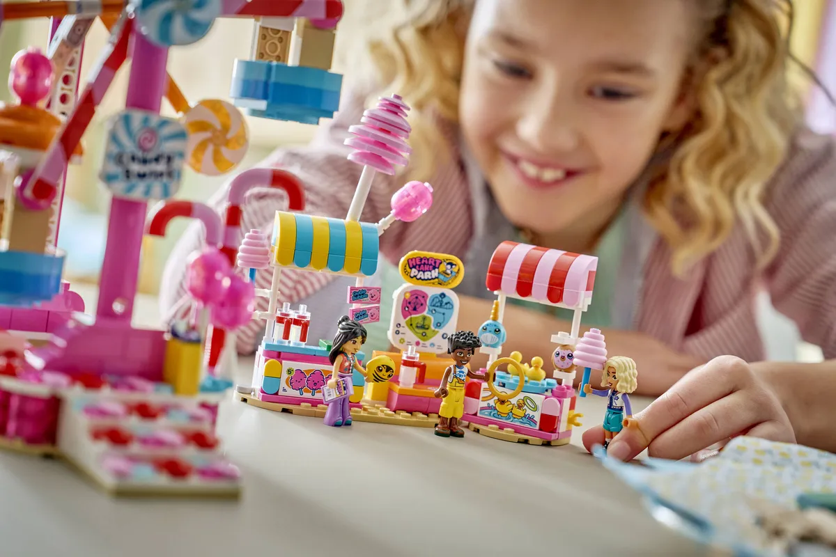 LEGO Candy & Cupcake Ferris Wheel (42700) - Bild 12