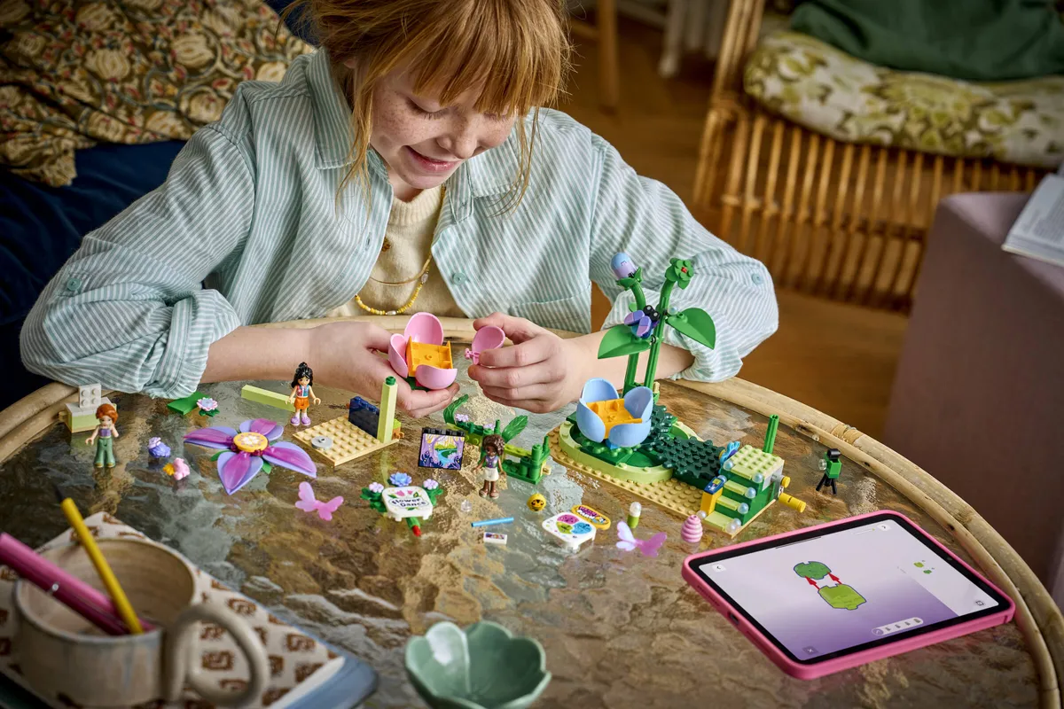 LEGO Spinning Flower & Fairy Teacup Ride (42702) - Bild 9
