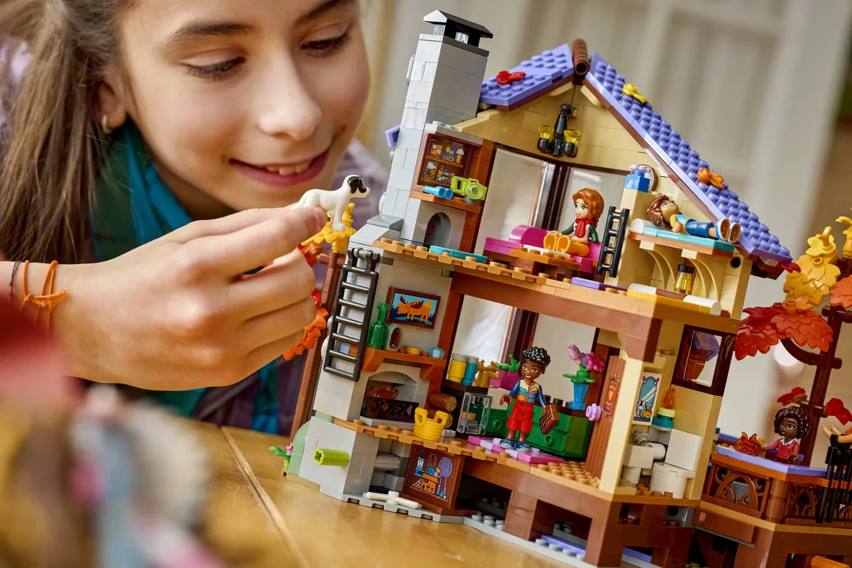 LEGO Cozy Fall Forest Cabin (42705) - Bild 13