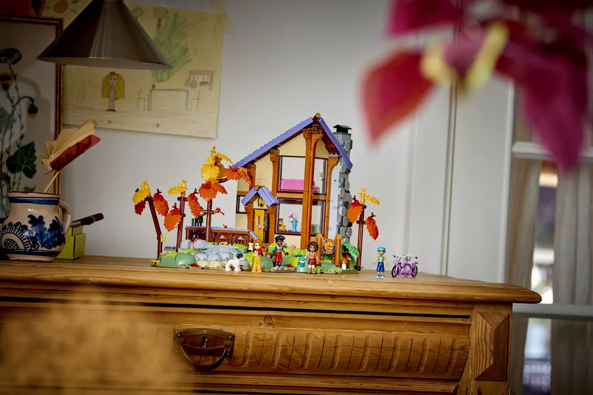 LEGO Cozy Fall Forest Cabin (42705) - Bild 14