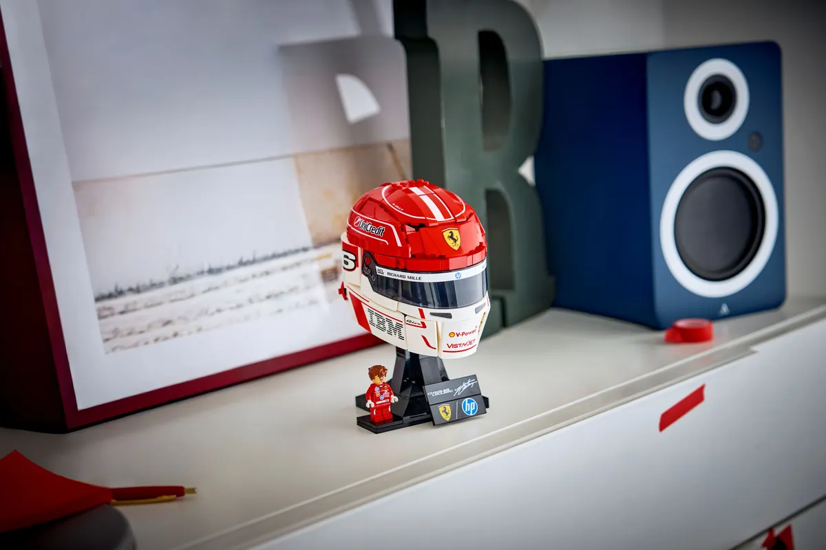 LEGO Scuderia Ferrari HP Charles Leclerc Helmet (43014) - Bild 10