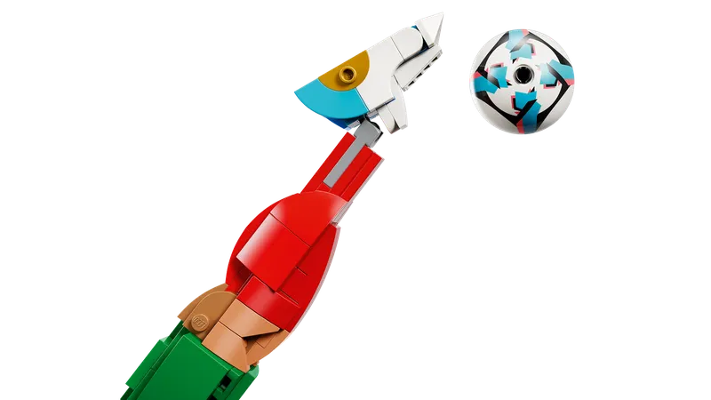 Cristiano Ronaldo – Football Legend by LEGO – product photo 3 of 9