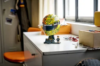 McLaren Mastercard F1® Team Lando Norris Helmet från LEGO – produktbild 11 av 12