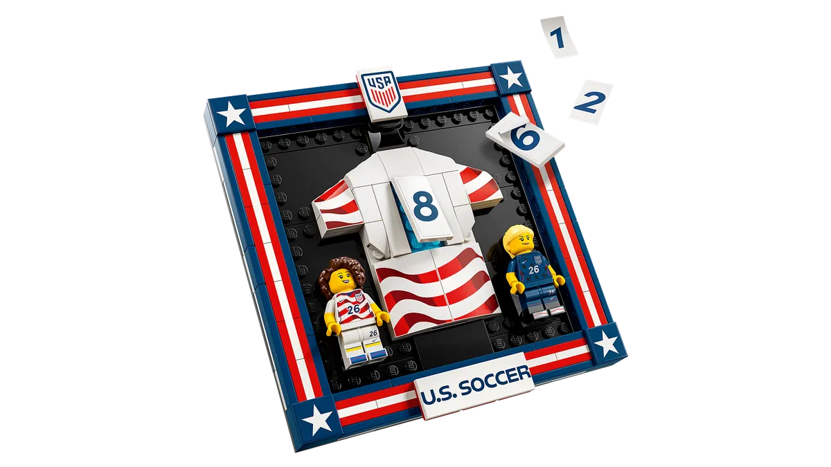 LEGO 2026 U.S. Soccer National Team Jersey (43033) - image 5