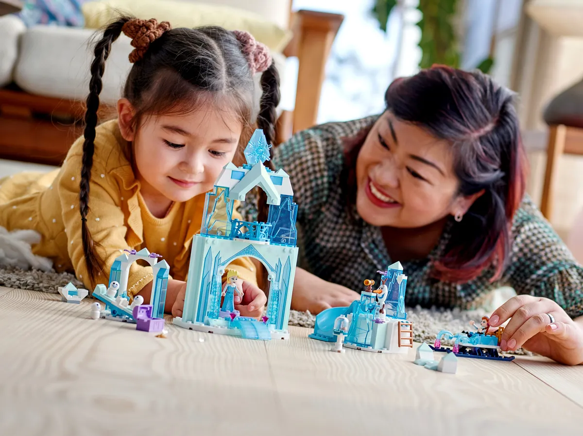 LEGO Anna and Elsa's Frozen Wonderland (43194) - Bild 9
