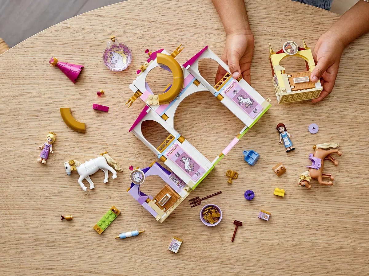 LEGO Belle and Rapunzel's Royal Stables (43195) - Bild 9