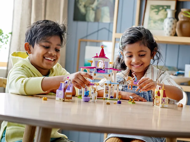 Belle and Rapunzel's Royal Stables van LEGO – productfoto 11 van 12