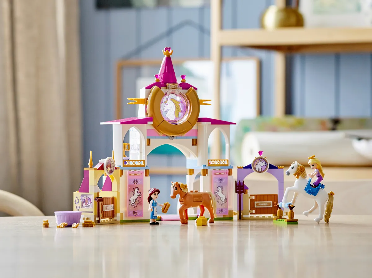 LEGO Belle and Rapunzel's Royal Stables (43195) - Bild 11