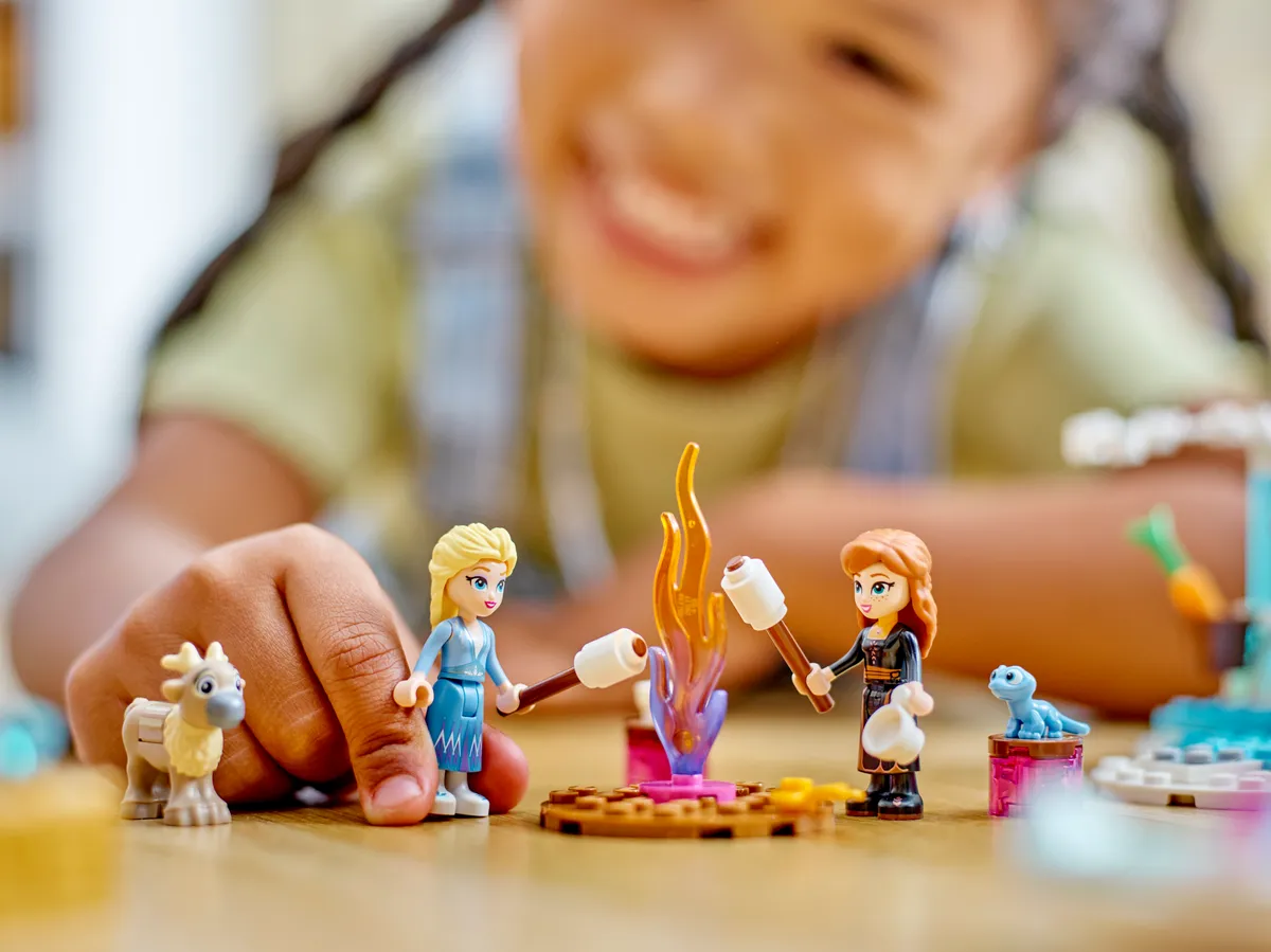 LEGO Elsa's Frozen Castle (43238) - Bild 7