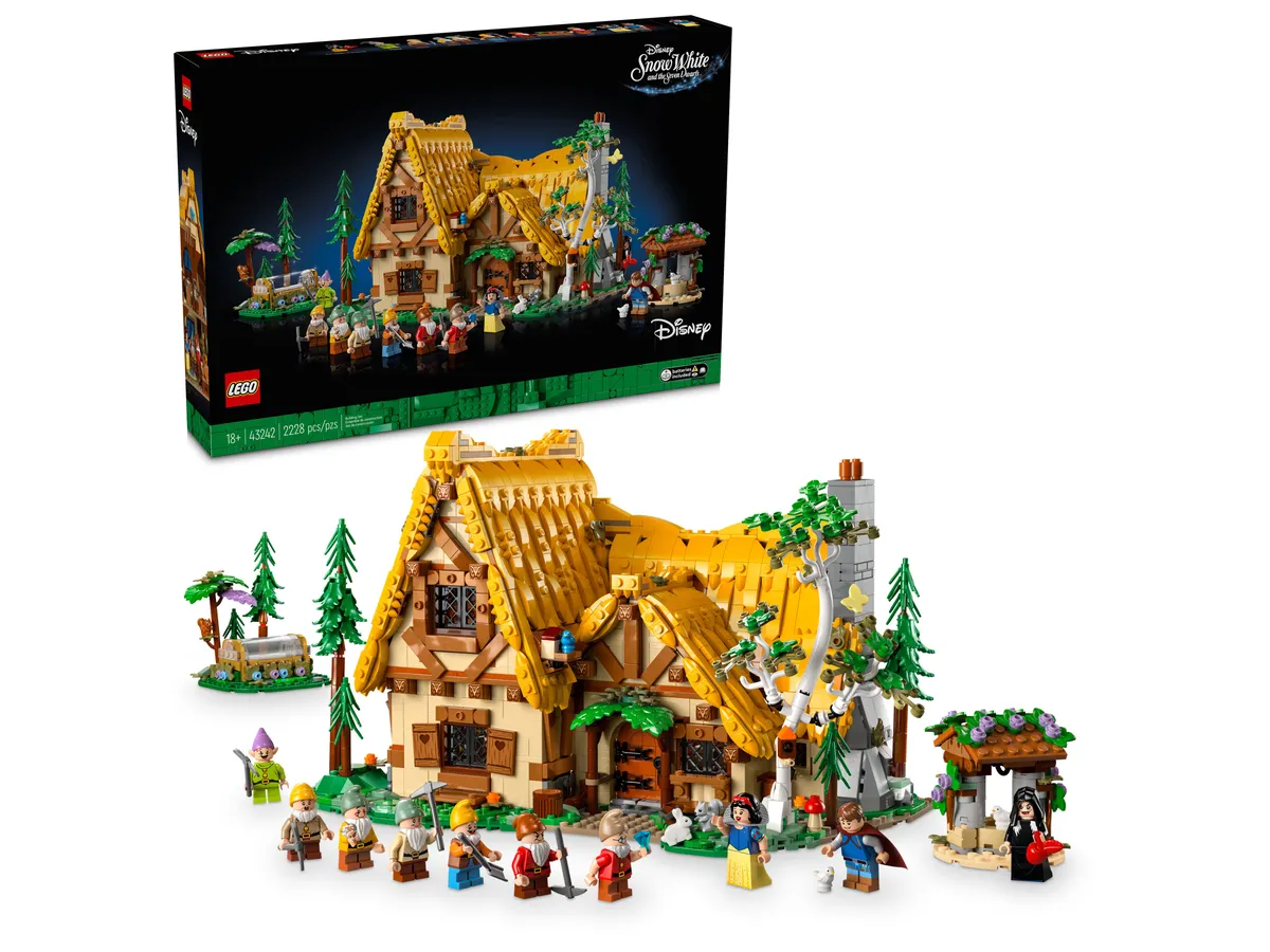 LEGO Snow White and the Seven Dwarfs' Cottage (43242) - Bild 1
