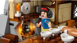 LEGO Snow White and the Seven Dwarfs' Cottage (43242) - afbeelding 4