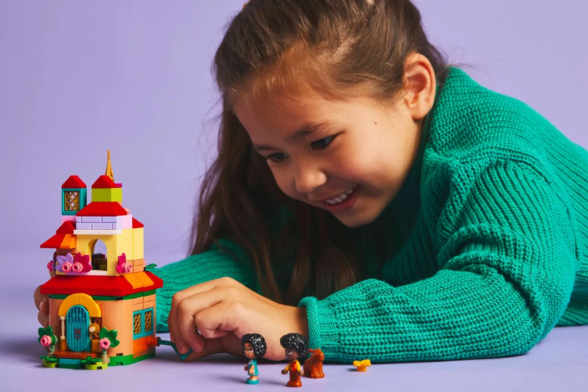 LEGO Encanto Mini House (43261) - Bild 6