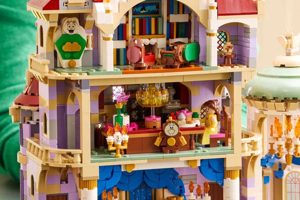 LEGO Beauty and the Beast Castle (43263) - image 9