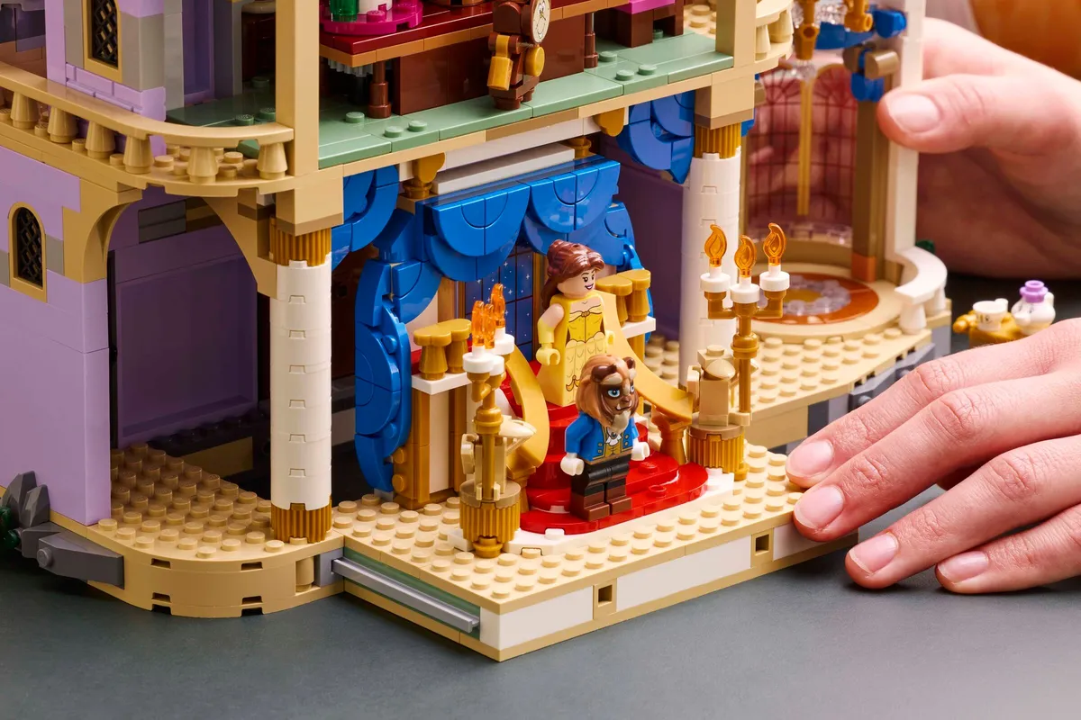 LEGO Beauty and the Beast Castle (43263) - image 10