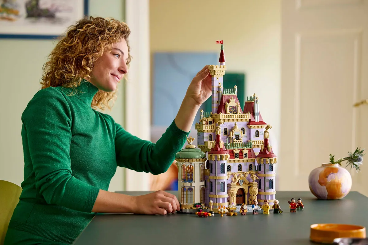 LEGO Beauty and the Beast Castle (43263) - image 5
