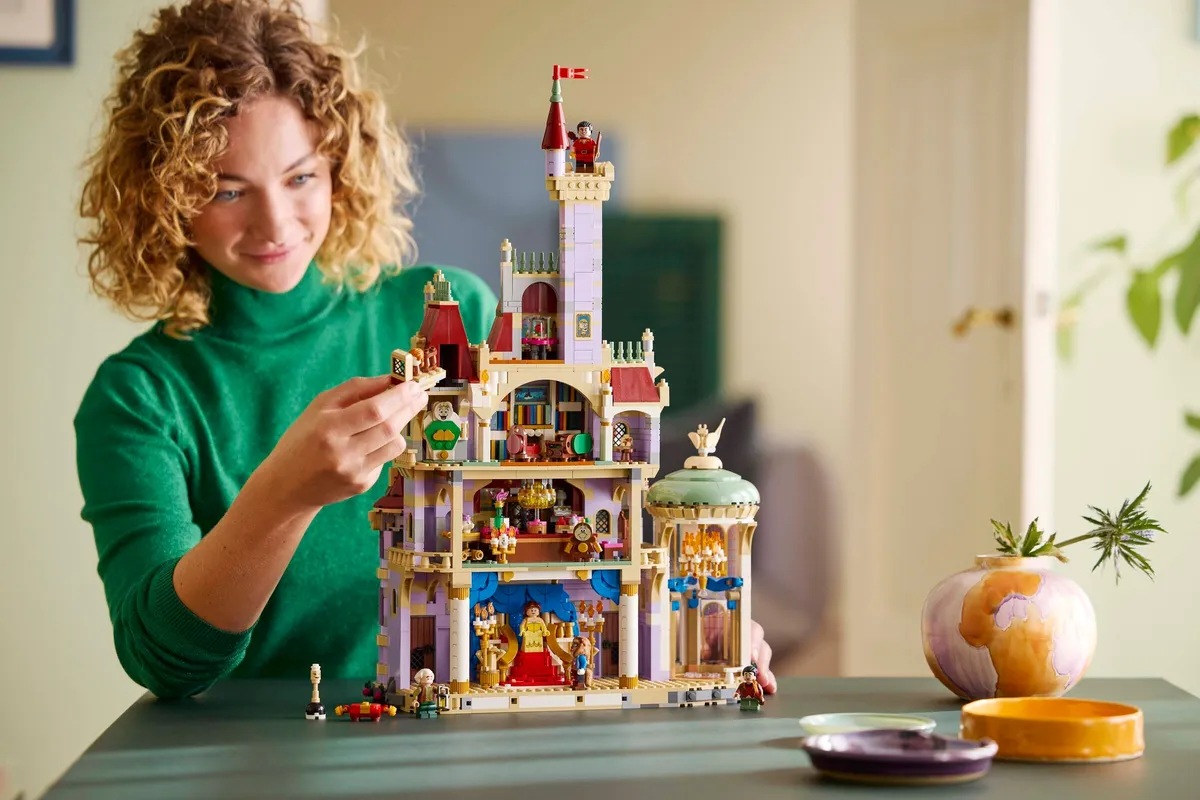 LEGO Beauty and the Beast Castle (43263) - image 6