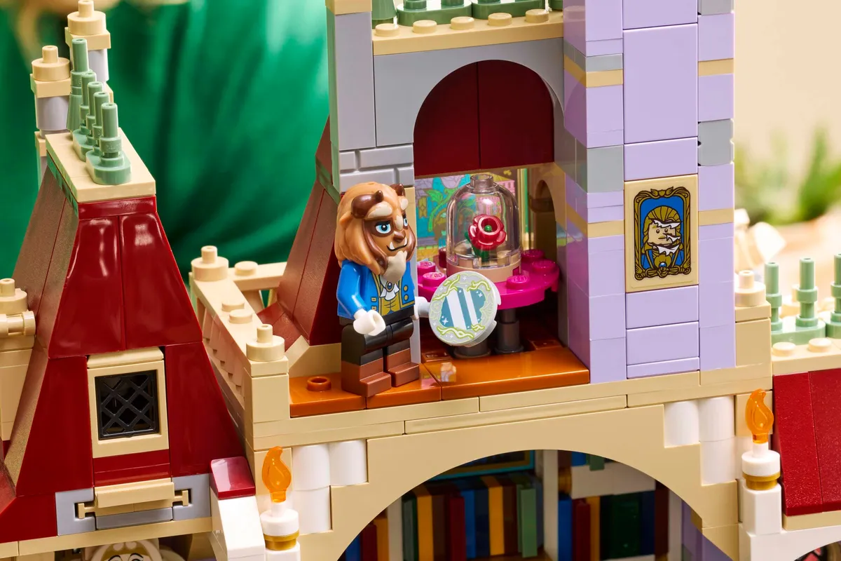 LEGO Beauty and the Beast Castle (43263) - image 8