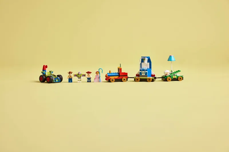 Toy Story feesttrein en RC auto van LEGO – productfoto 8 van 9
