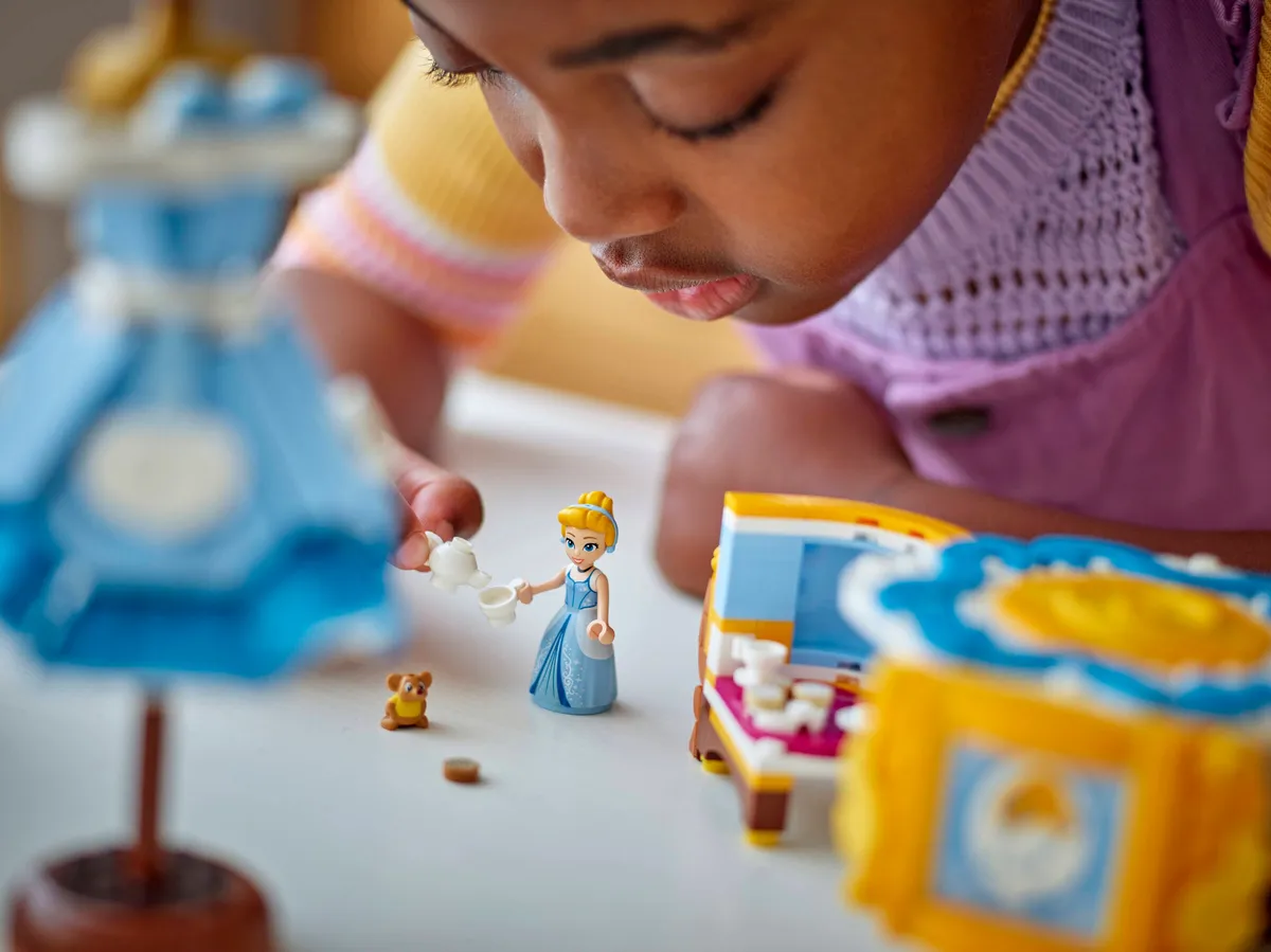 LEGO Cinderella's Dress (43266) - afbeelding 8