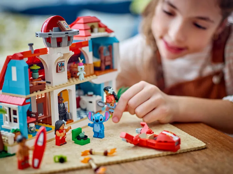Lilo and Stitch Beach House by LEGO – product photo 7 of 9