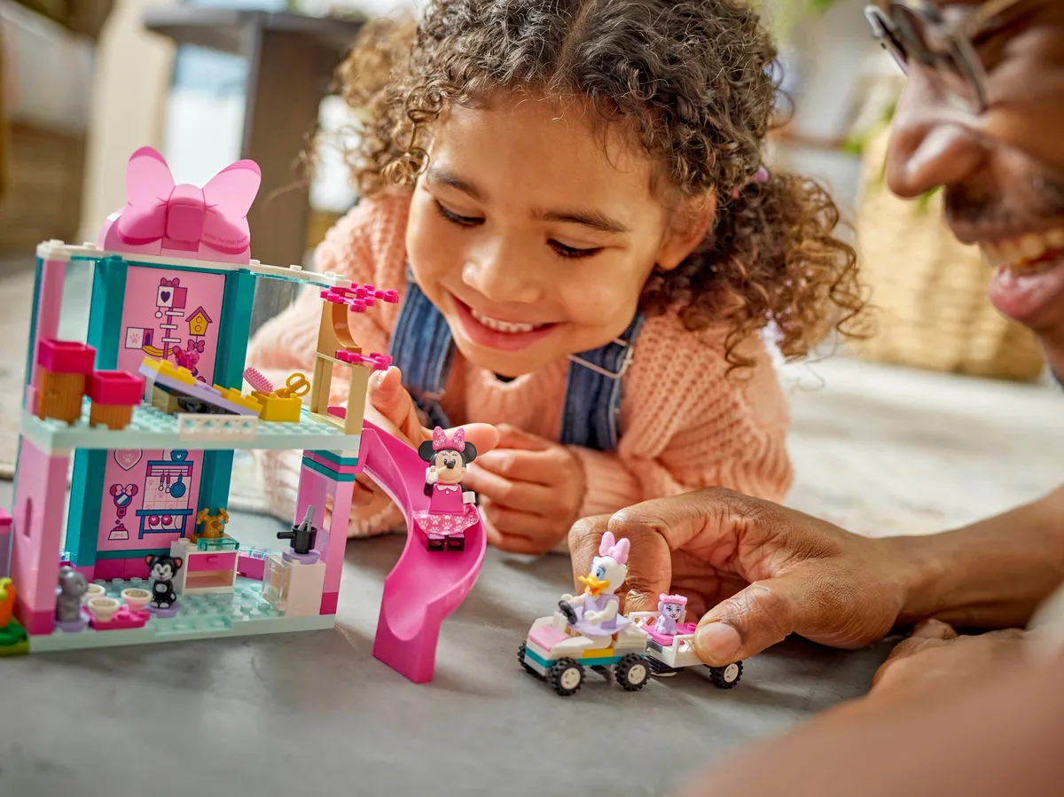 LEGO Minnie's Pet Hotel (43274) - image 6
