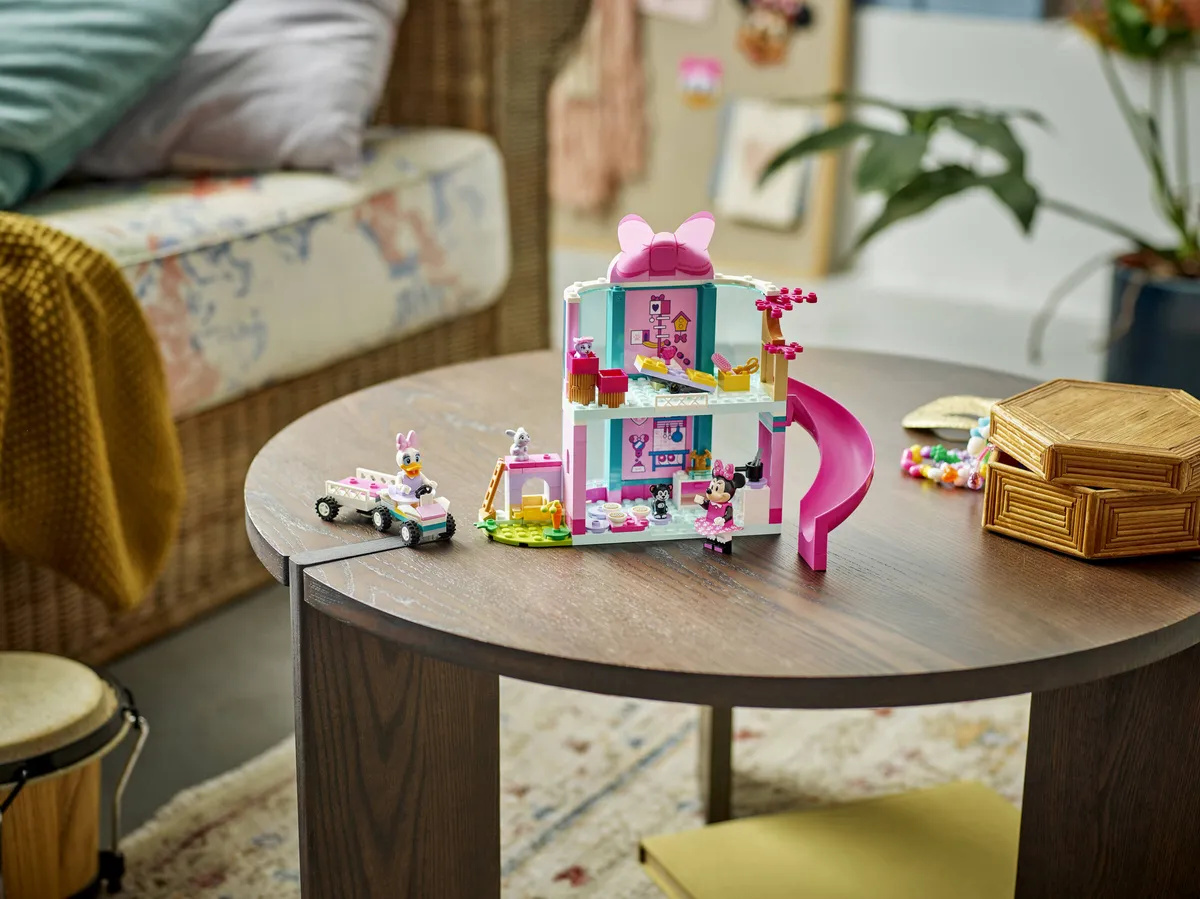 LEGO Minnie's Pet Hotel (43274) - image 8