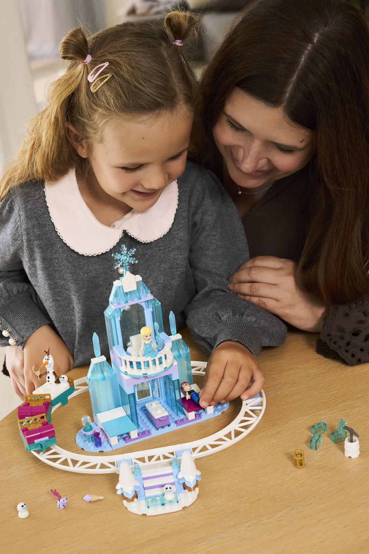 LEGO Elsa's Ice Castle & Snow Ride Adventure (43281) - Bild 6