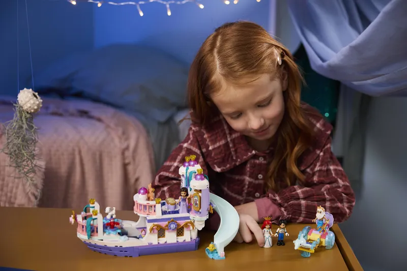 Ariel's Royal Wedding Boat by LEGO – product photo 11 of 13