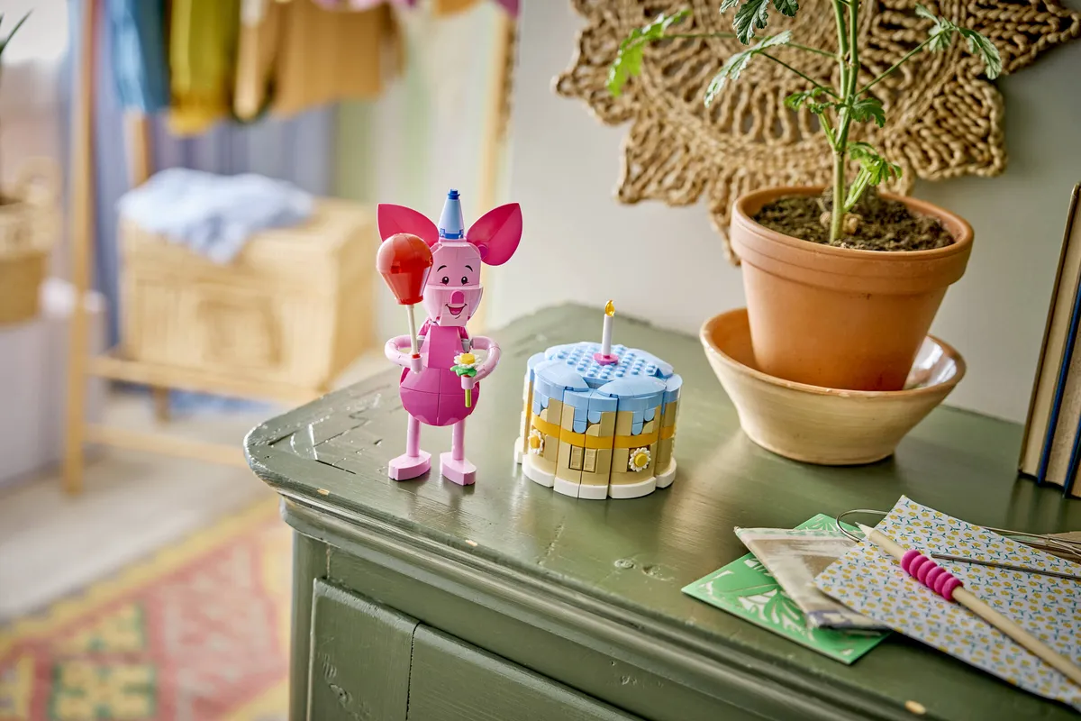 LEGO Piglet's Birthday Fun (43305) - Bild 8