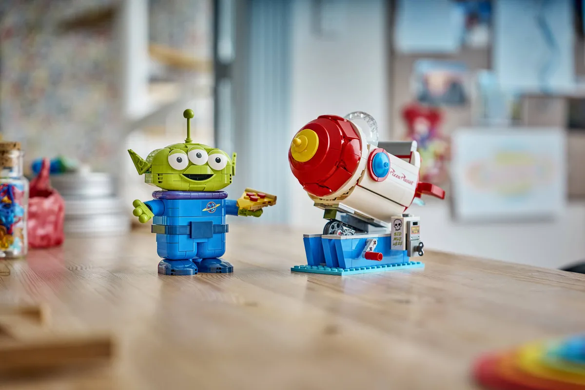LEGO Alien with Pizza Planet Rocket Ride (43307) - Bild 9