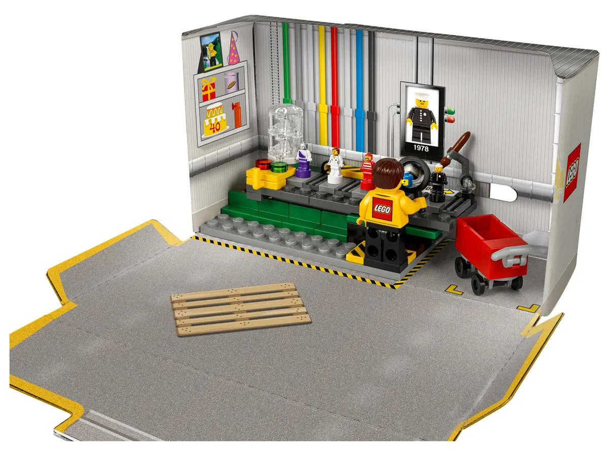 LEGO Minifigure Factory (5005358)