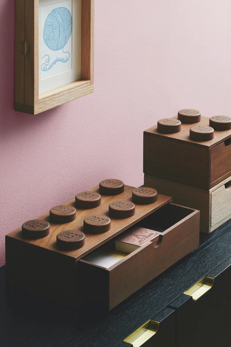 Wooden Desk Drawer 4 – Dark Oak von LEGO – Produktfoto 2 von 3
