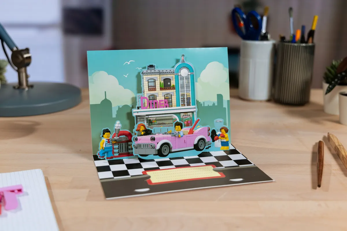 LEGO Modular Pop Up Postcards -Garage, Diner (5008319) - Bild 3