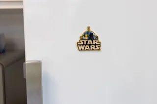 INSIDERS_ LSW MAGNET W/STAND von LEGO – Produktfoto 3 von 3