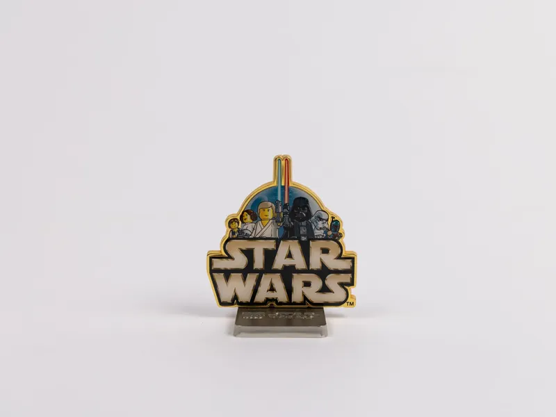 INSIDERS_ LSW MAGNET W/STAND von LEGO – Produktfoto 1 von 3